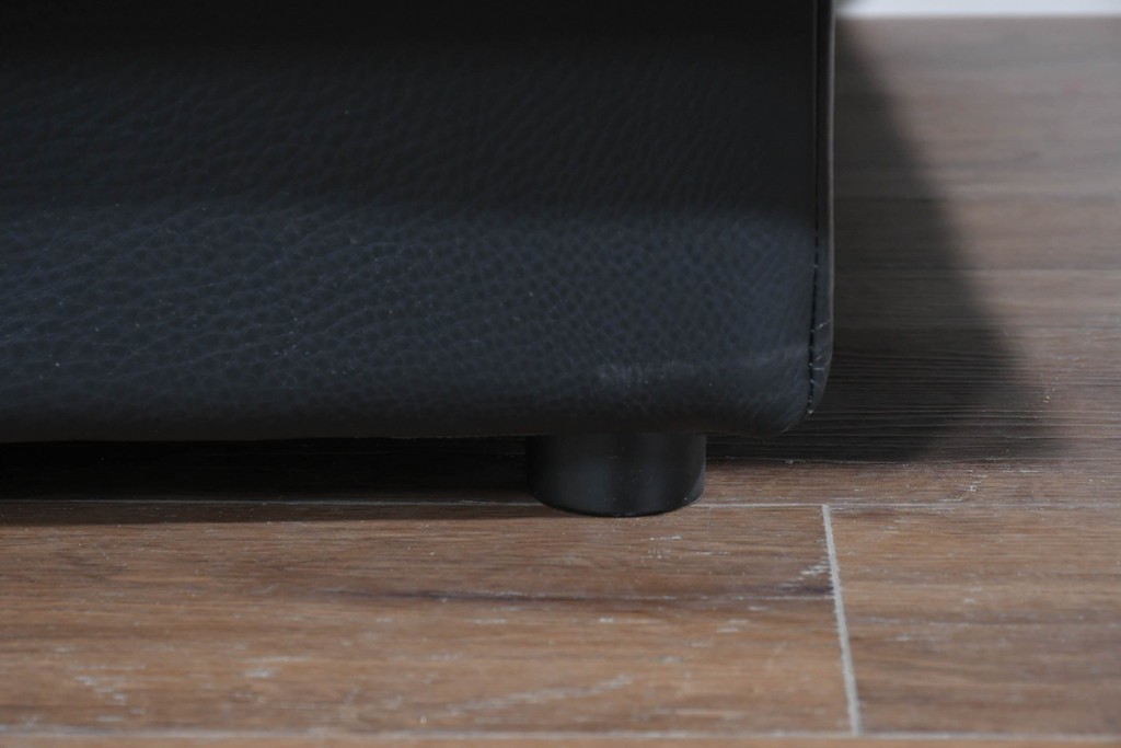 中古　ドイツ　ROLF BENZ(ロルフベンツ)　本革　丸みのある柔らかなフォルムの二人掛けソファ　定価約130万円　(R-087575)