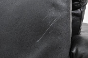 中古　ドイツ　ROLF BENZ(ロルフベンツ)　本革　丸みのある柔らかなフォルムの二人掛けソファ　定価約130万円　(R-087575)