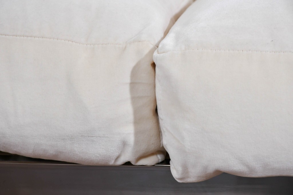 中古　イタリア　erba(エルバ)社　SOGNO(ソーニョ)　スタイリッシュな二人掛けソファ　定価約88万円　(R-087576)