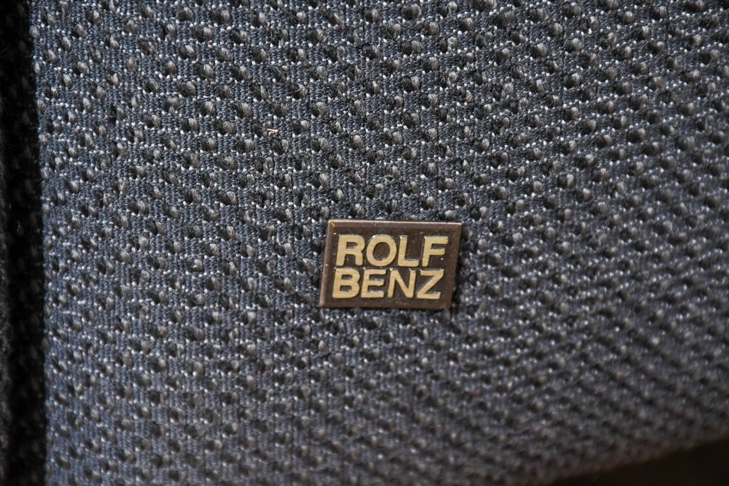 中古　希少モデル　ROLF BENZ(ロルフベンツ)　包み込まれるようなフォルムの2人掛けソファ　定価約70万円　(R-087577)