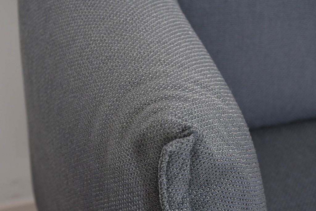 中古　希少モデル　ROLF BENZ(ロルフベンツ)　包み込まれるようなフォルムの2人掛けソファ　定価約70万円　(R-087577)