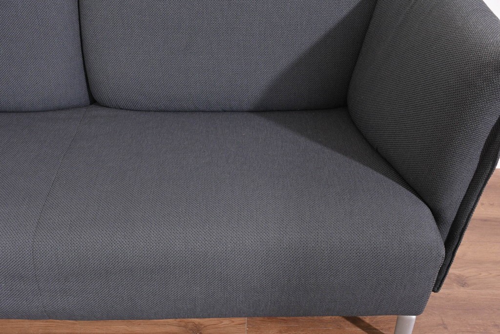 中古　希少モデル　ROLF BENZ(ロルフベンツ)　包み込まれるようなフォルムの2人掛けソファ　定価約70万円　(R-087577)