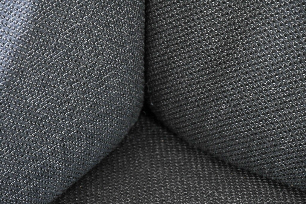 中古　希少モデル　ROLF BENZ(ロルフベンツ)　包み込まれるようなフォルムの2人掛けソファ　定価約70万円　(R-087577)