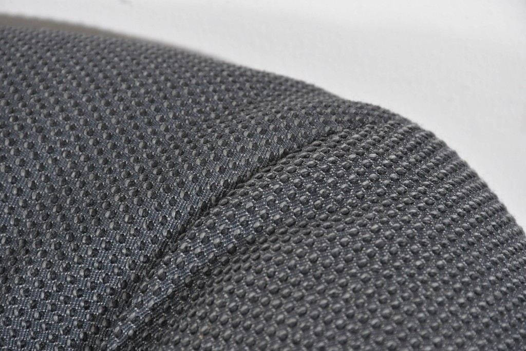 中古　希少モデル　ROLF BENZ(ロルフベンツ)　包み込まれるようなフォルムの2人掛けソファ　定価約64万円　(R-087578)