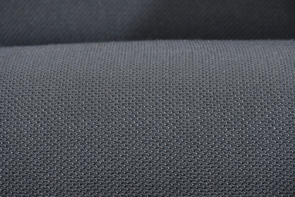 中古　希少モデル　ROLF BENZ(ロルフベンツ)　包み込まれるようなフォルムの2人掛けソファ　定価約64万円　(R-087578)