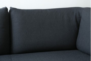 中古　希少モデル　ROLF BENZ(ロルフベンツ)　包み込まれるようなフォルムの2人掛けソファ　定価約64万円　(R-087578)