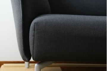 中古　希少モデル　ROLF BENZ(ロルフベンツ)　包み込まれるようなフォルムの2人掛けソファ　定価約64万円　(R-087578)