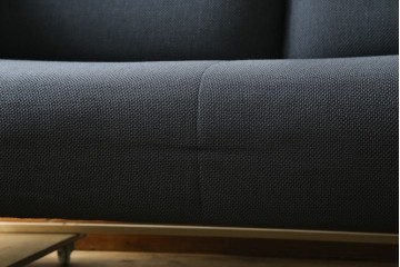 中古　希少モデル　ROLF BENZ(ロルフベンツ)　包み込まれるようなフォルムの2人掛けソファ　定価約64万円　(R-087578)