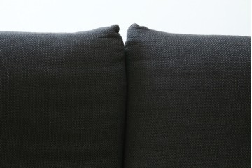 中古　希少モデル　ROLF BENZ(ロルフベンツ)　包み込まれるようなフォルムの2人掛けソファ　定価約64万円　(R-087578)