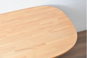 和製ヴィンテージ　飛騨産業　キツツキ　ブナ材　丸みのある天板がやさしい印象を添える小振りなダイニングテーブル　(R-087581)
