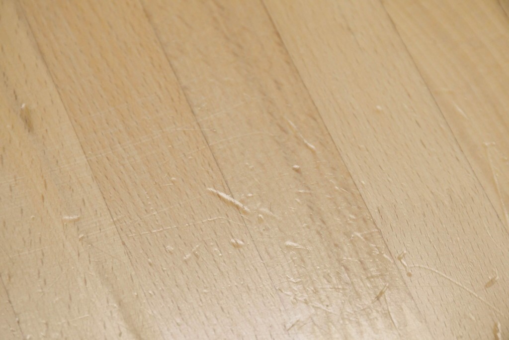和製ヴィンテージ　飛騨産業　キツツキ　ブナ材　丸みのある天板がやさしい印象を添える小振りなダイニングテーブル　(R-087581)