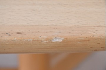 和製ヴィンテージ　飛騨産業　キツツキ　ブナ材　丸みのある天板がやさしい印象を添える小振りなダイニングテーブル　(R-087581)