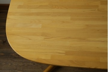 和製ヴィンテージ　飛騨産業　キツツキ　ブナ材　丸みのある天板がやさしい印象を添える小振りなダイニングテーブル　(R-087581)
