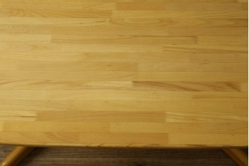 和製ヴィンテージ　飛騨産業　キツツキ　ブナ材　丸みのある天板がやさしい印象を添える小振りなダイニングテーブル　(R-087581)