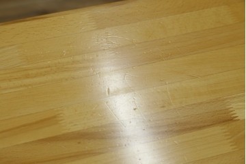 和製ヴィンテージ　飛騨産業　キツツキ　ブナ材　丸みのある天板がやさしい印象を添える小振りなダイニングテーブル　(R-087581)