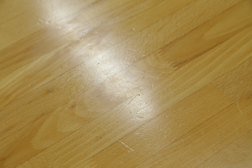 和製ヴィンテージ　飛騨産業　キツツキ　ブナ材　丸みのある天板がやさしい印象を添える小振りなダイニングテーブル　(R-087581)