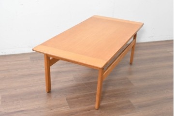 和製ヴィンテージ　KOSUGA(コスガ)　楢(ナラ)材　角丸デザインでレトロモダンな雰囲気がおしゃれなセンターテーブル　(R-087582)