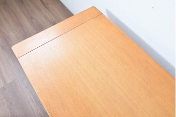 和製ヴィンテージ　KOSUGA(コスガ)　楢(ナラ)材　角丸デザインでレトロモダンな雰囲気がおしゃれなセンターテーブル　(R-087582)