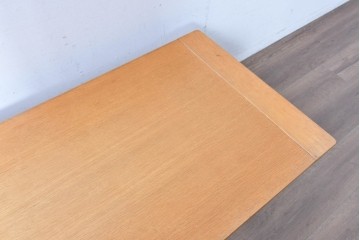 和製ヴィンテージ　KOSUGA(コスガ)　楢(ナラ)材　角丸デザインでレトロモダンな雰囲気がおしゃれなセンターテーブル　(R-087582)
