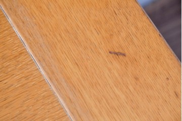 和製ヴィンテージ　KOSUGA(コスガ)　楢(ナラ)材　角丸デザインでレトロモダンな雰囲気がおしゃれなセンターテーブル　(R-087582)