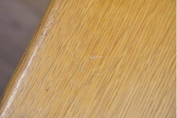 和製ヴィンテージ　KOSUGA(コスガ)　楢(ナラ)材　角丸デザインでレトロモダンな雰囲気がおしゃれなセンターテーブル　(R-087582)