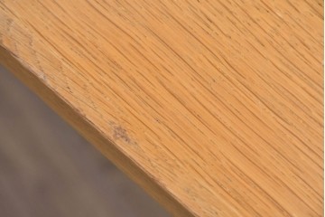 和製ヴィンテージ　KOSUGA(コスガ)　楢(ナラ)材　角丸デザインでレトロモダンな雰囲気がおしゃれなセンターテーブル　(R-087582)