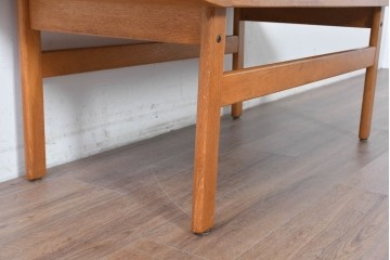 和製ヴィンテージ　KOSUGA(コスガ)　楢(ナラ)材　角丸デザインでレトロモダンな雰囲気がおしゃれなセンターテーブル　(R-087582)