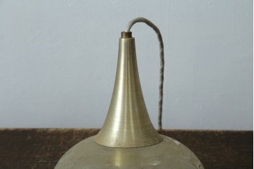 和製ヴィンテージ　アラビアンな雰囲気を醸し出すゴールド色の装飾付きペンダントライト　(R-087590)