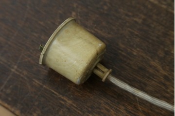 和製ヴィンテージ　アラビアンな雰囲気を醸し出すゴールド色の装飾付きペンダントライト　(R-087590)