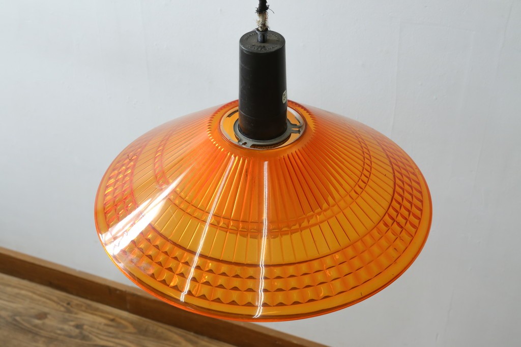 和製ヴィンテージ　National(ナショナル、松下電工)　スペースエイジなインテリアとも相性のいいポップなオレンジ色のペンダントライト　(R-087591)