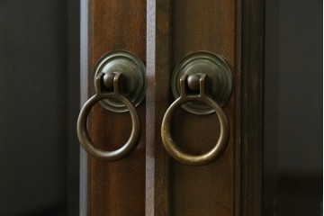 和製ヴィンテージ　希少　松本民芸家具　特注品　クラシカルな印象のキャビネット　(R-087593)