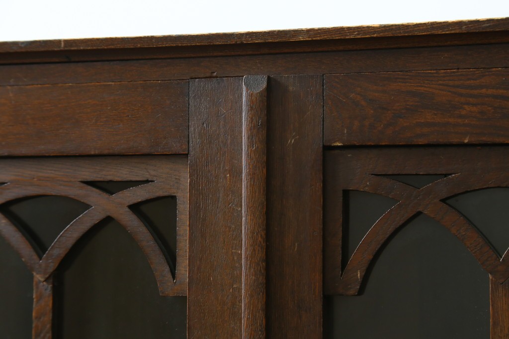 和製アンティーク　大正ロマン　栓材　ゴシック調のアーチ意匠が目を引く本箱　(R-087594)