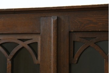 和製アンティーク　大正ロマン　栓材　ゴシック調のアーチ意匠が目を引く本箱　(R-087594)