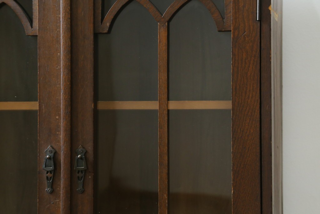 和製アンティーク　大正ロマン　栓材　ゴシック調のアーチ意匠が目を引く本箱　(R-087594)