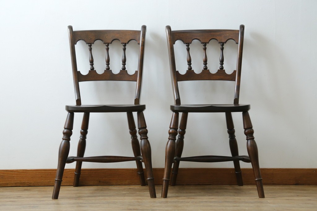 中古　美品　松本民芸家具　背もたれの挽き物加工がお洒落な#49A型ワイコムチェア2脚セット　セット定価約21万円　(R-057596)