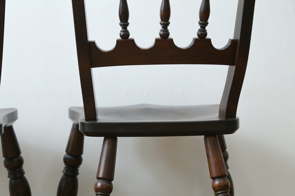 中古　美品　松本民芸家具　背もたれの挽き物加工がお洒落な#49A型ワイコムチェア2脚セット　セット定価約21万円　(R-057596)