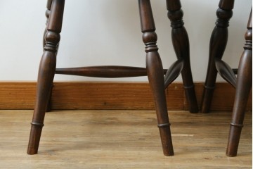 中古　美品　松本民芸家具　背もたれの挽き物加工がお洒落な#49A型ワイコムチェア2脚セット　セット定価約21万円　(R-057596)