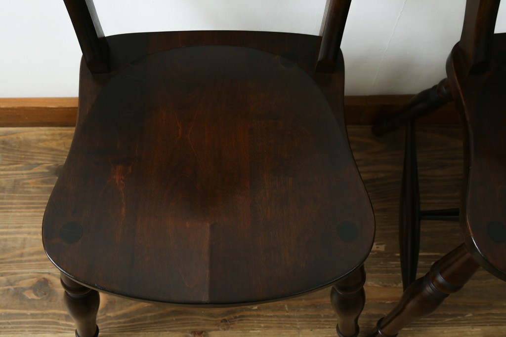 中古　美品　松本民芸家具　背もたれの挽き物加工がお洒落な#49A型ワイコムチェア2脚セット　セット定価約21万円　(R-087596)