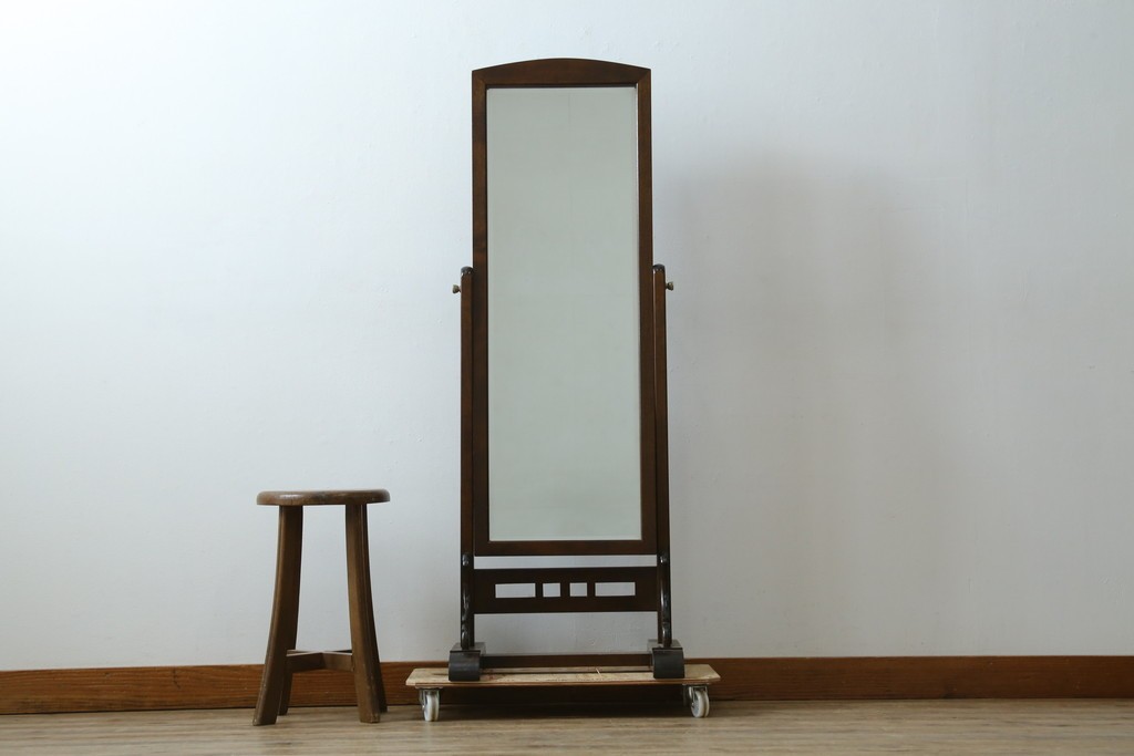 中古　美品　松本民芸家具　無駄を抑えた端正なシルエットのA型姿見　(R-087597)