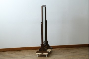 中古　美品　松本民芸家具　無駄を抑えた端正なシルエットのA型姿見　(R-087597)