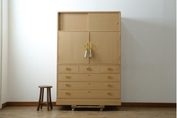 中古　伝統工芸士　中田静夫作　収納力に優れた紀州箪笥　定価約100万円　(R-087598)