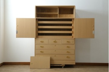 中古　伝統工芸士　中田静夫作　収納力に優れた紀州箪笥　定価約100万円　(R-087598)