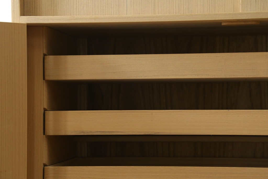 中古　伝統工芸士　中田静夫作　収納力に優れた紀州箪笥　定価約100万円　(R-087598)