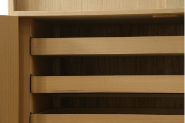 中古　伝統工芸士　中田静夫作　収納力に優れた紀州箪笥　定価約100万円　(R-087598)