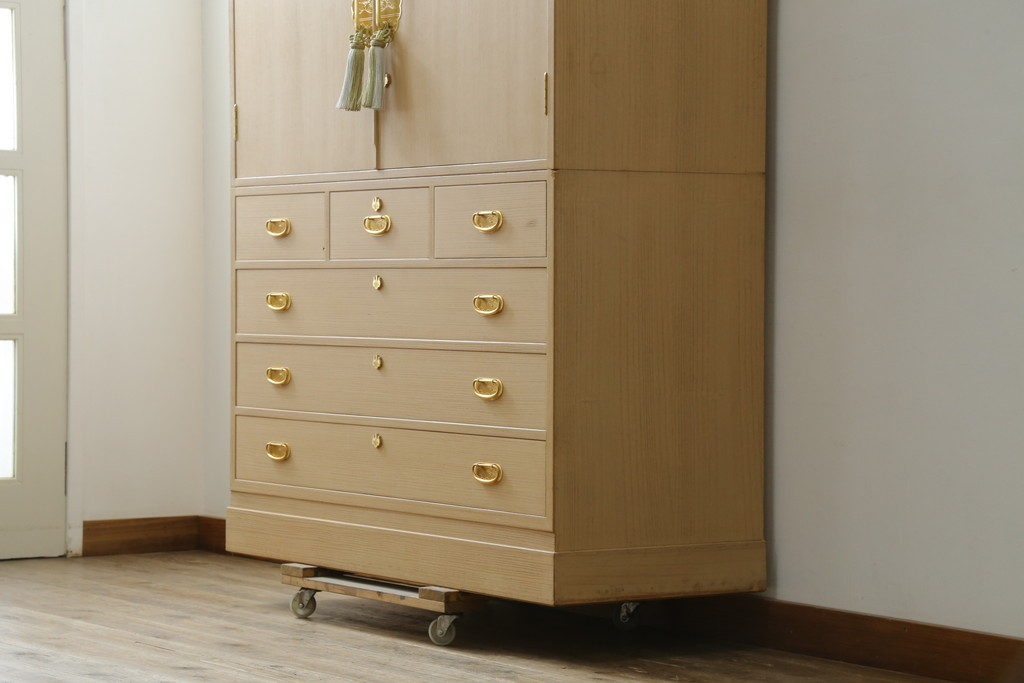 中古　伝統工芸士　中田静夫作　収納力に優れた紀州箪笥　定価約100万円　(R-087598)