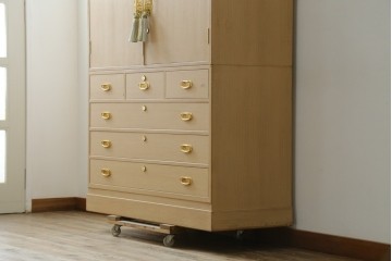 中古　伝統工芸士　中田静夫作　収納力に優れた紀州箪笥　定価約100万円　(R-087598)