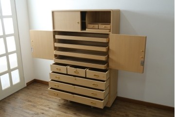 中古　伝統工芸士　中田静夫作　収納力に優れた紀州箪笥　定価約100万円　(R-087598)