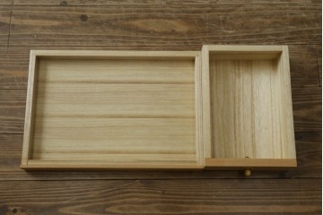 中古　伝統工芸士　中田静夫作　収納力に優れた紀州箪笥　定価約100万円　(R-087598)