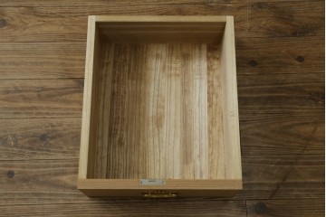 中古　伝統工芸士　中田静夫作　収納力に優れた紀州箪笥　定価約100万円　(R-087598)