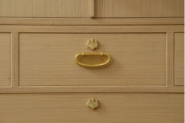 中古　伝統工芸士　中田静夫作　収納力に優れた紀州箪笥　定価約100万円　(R-087598)